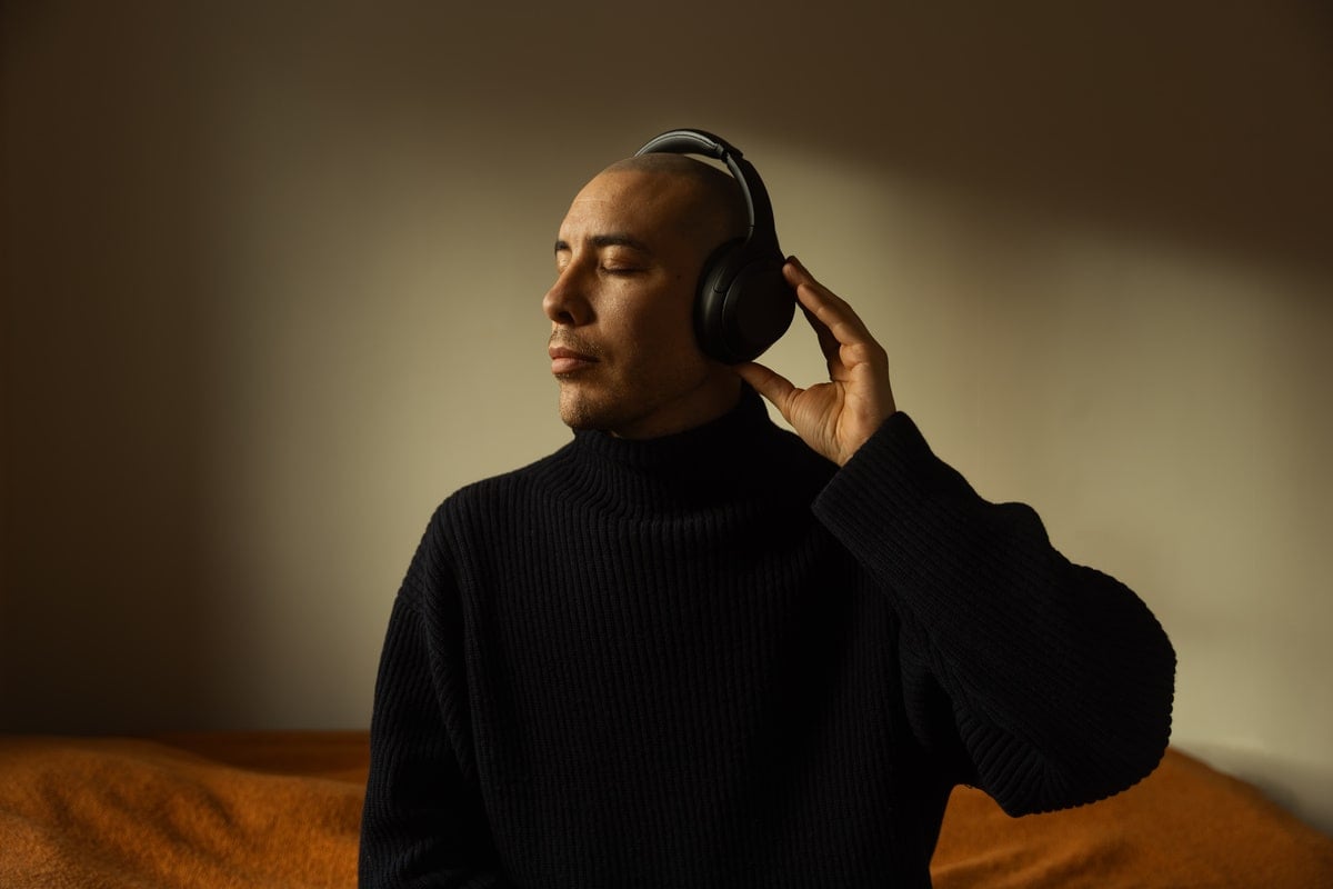 Man die non sleep deep rest audio luistert